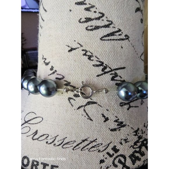 Vintage Silver Acrylic Graduaded Beaded Necklace - Picture 4 of 4